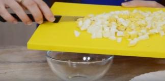 Классический салат из крабовых палочек: рецепты
