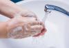كيفية غسل رغوة البولي يوريثان من يديك: بعض النصائح والأساليب البسيطة