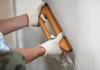 Як правильно шпаклювати стіни під фарбування – докладний опис процесу